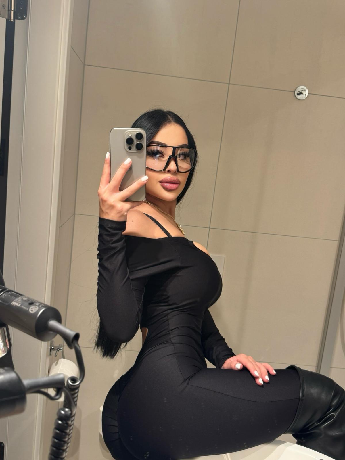 Escort - TIFFANY - Ibiza Tops